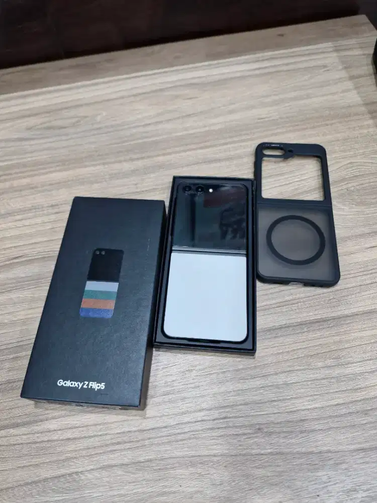 Samsung Flip 5 8/512gb SEIN warna exclusive grey