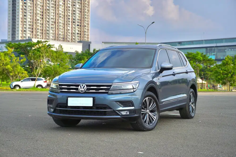 Volkswagen Tiguan Allspace 1.4 TSI 2020 Abu Grey Murah DP Murah