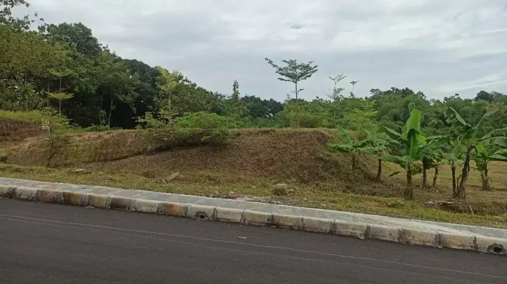 300 m PINGGIR JALAN KAMPUS NEGERI POLMAN PUSAT KOTA MAJALENGKA