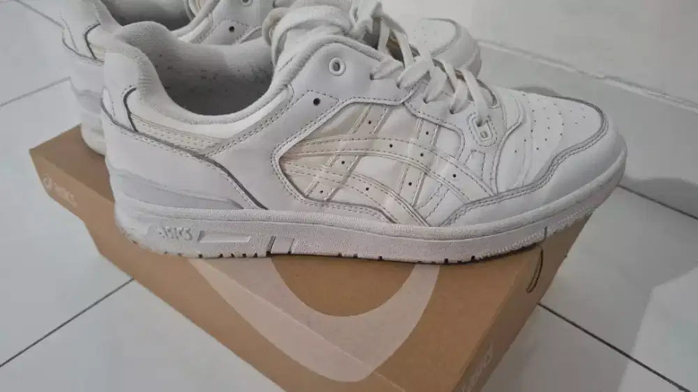 Sepatu Asics Sneakers Putih size 43 fullset box