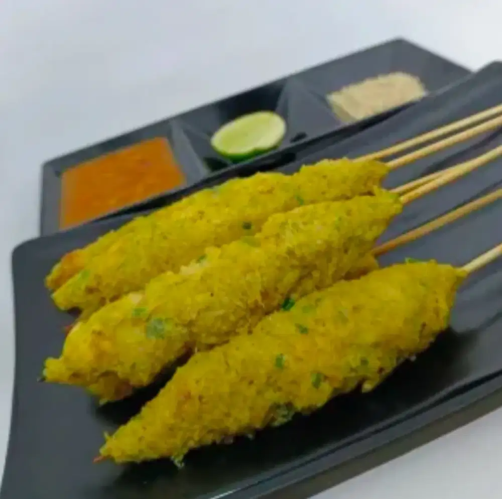 Staf Produksi Khusus Nusukin Sate