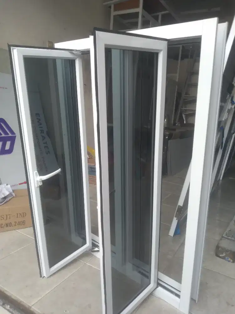 Jendela alumunium dobel daun T150cm L120cm hrg berikut psg 2 jt / pcs