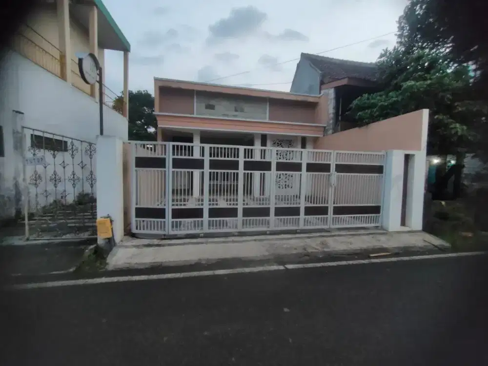 Dijual Rumah Luas di Mayjend Sungkono Kedungkandang Malang Multifungsi