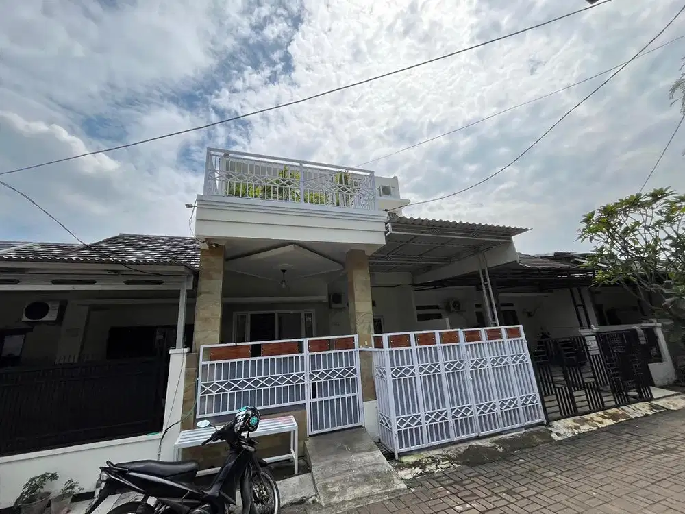 Rumah 2 lantai di komplek danamon