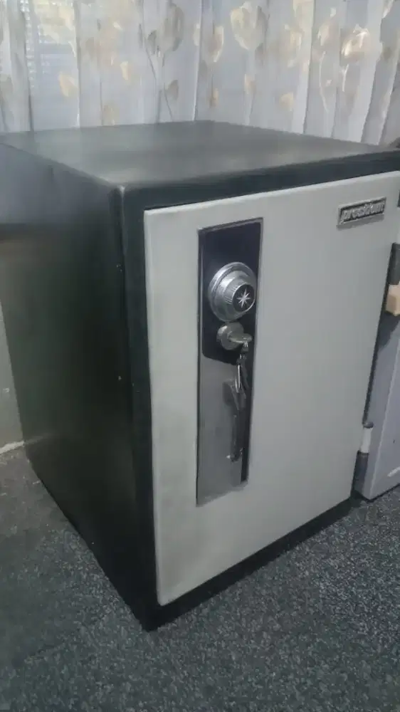 Brankas Merk President Dijual  Hrg 3, 6 jt