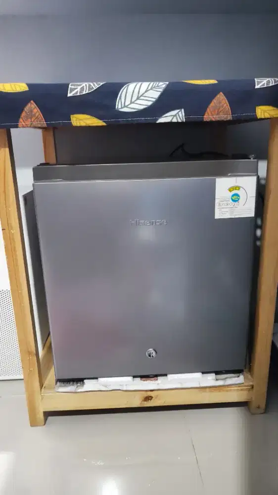 Dijual Kulkas Hisense RR58D4IGN Refrigerator Mini Bar kapasitas 42L