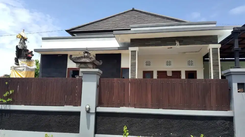 Rumah luas dan nyaman LB 135 m2, LT 140 m2