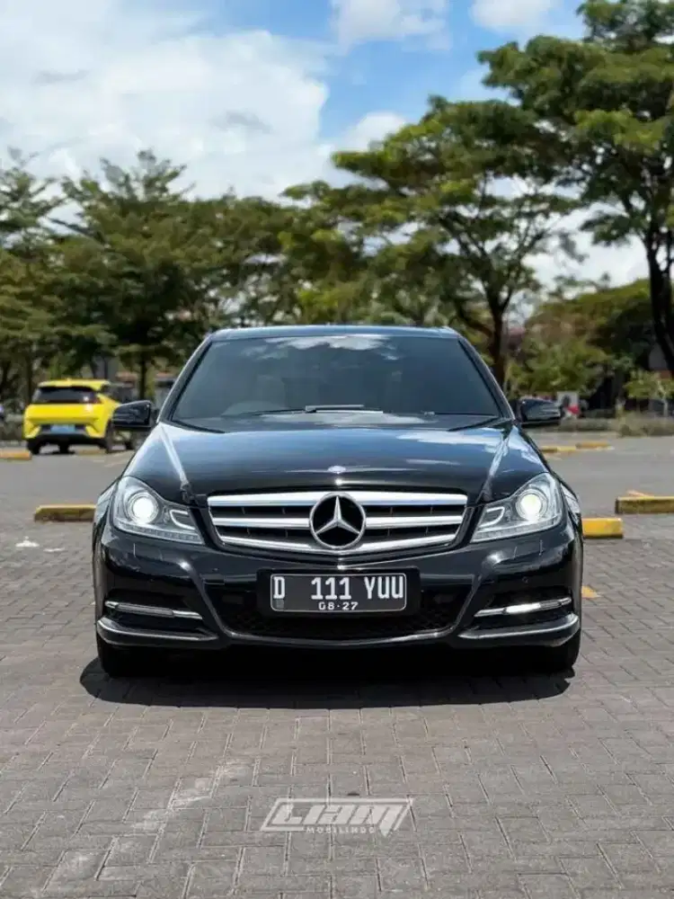 Mercedes-Benz C 2012  AT