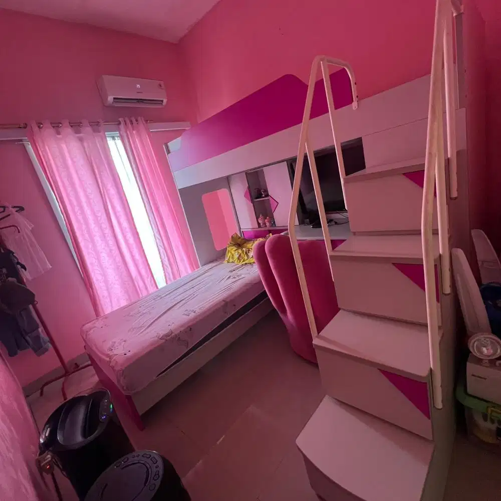 Tempat tidur tingkat informa