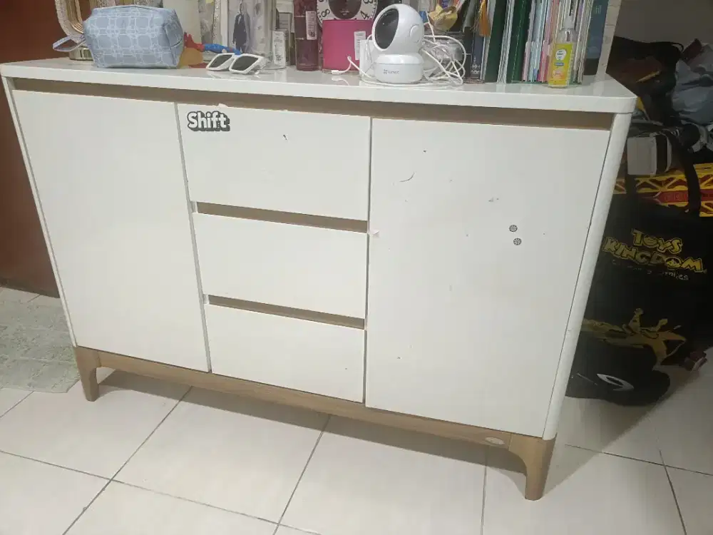 Lemari serba guna informa