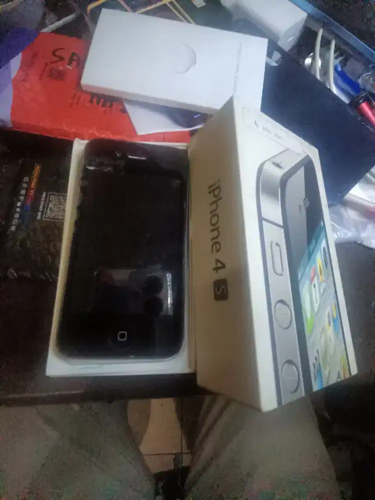 Murah hp iPhone 4s 64 LKP mulus bagi penggemar