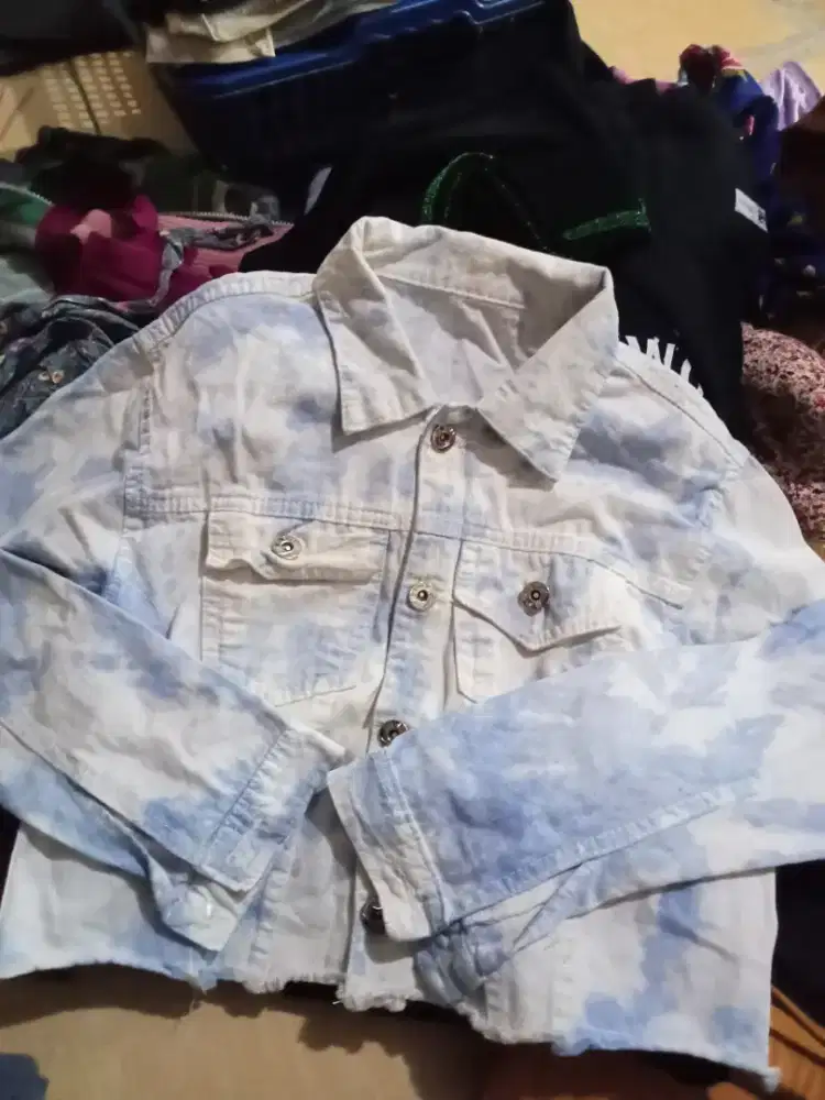 Jaket crop levis tye dye