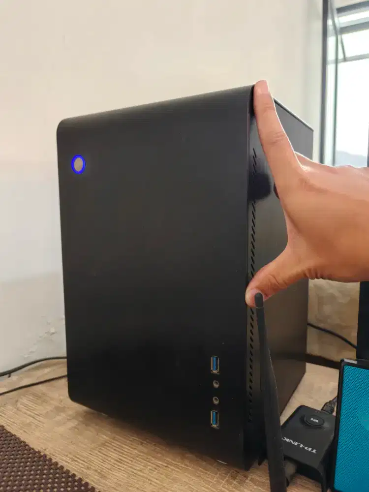 Mini PC. Case Jonsbo | i5-4450 | 8GB | AMD R7 200 | SSD 500 GB HDD 1TB