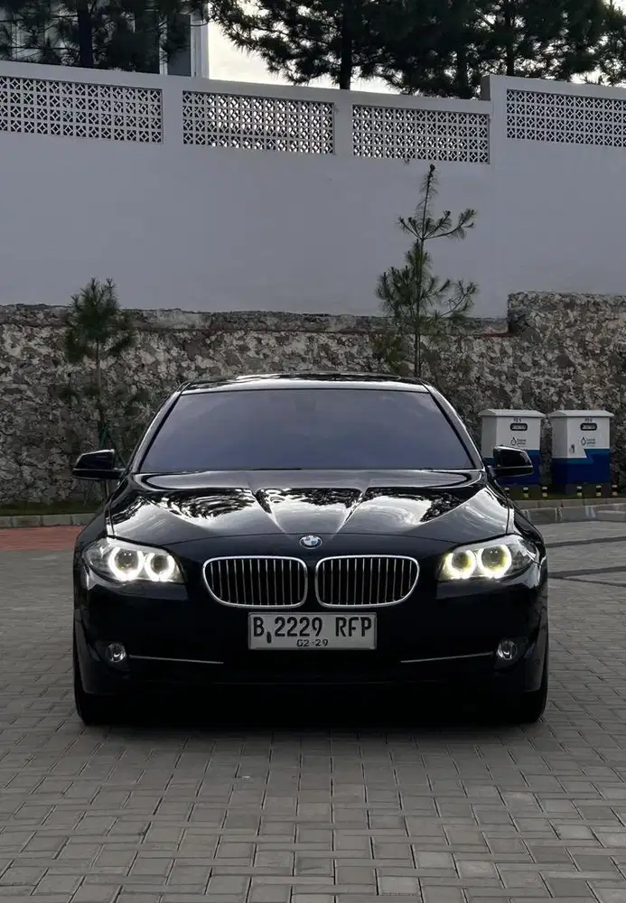 Istimewa BMW 520i Luxury AT 2013 Hitam Metalik