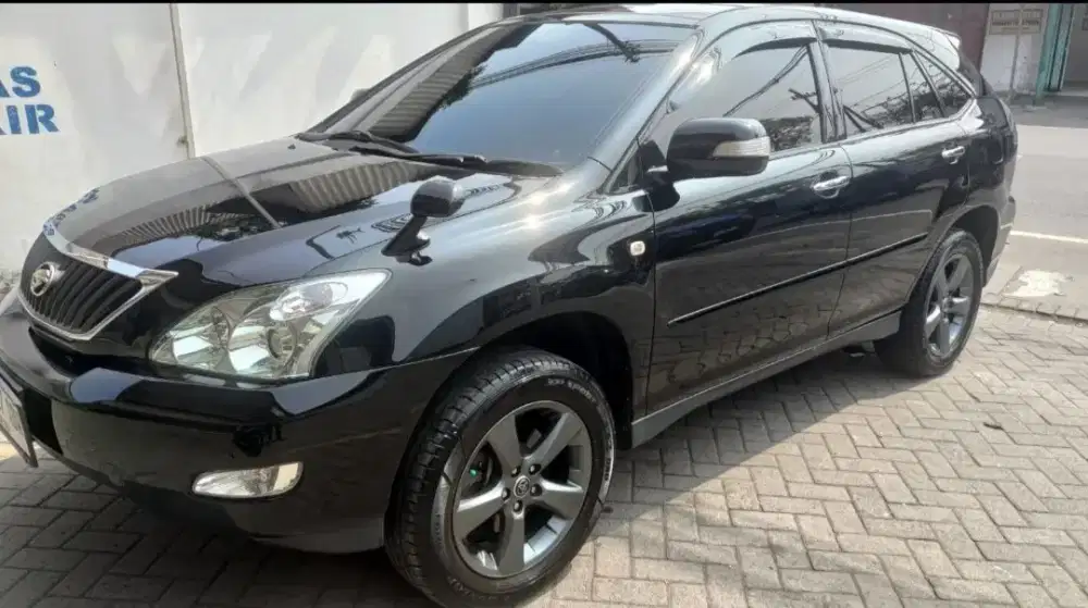 jual harrier 2007 2.4 A.T nyaman di ajak jalan Black on Black