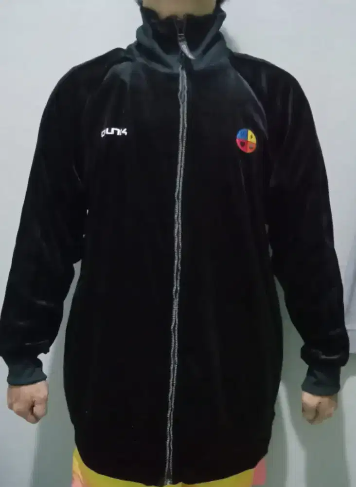 Jaket Beludru hitam pekat
