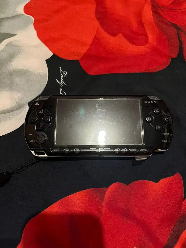 PSP Slim Hitam (bekas)