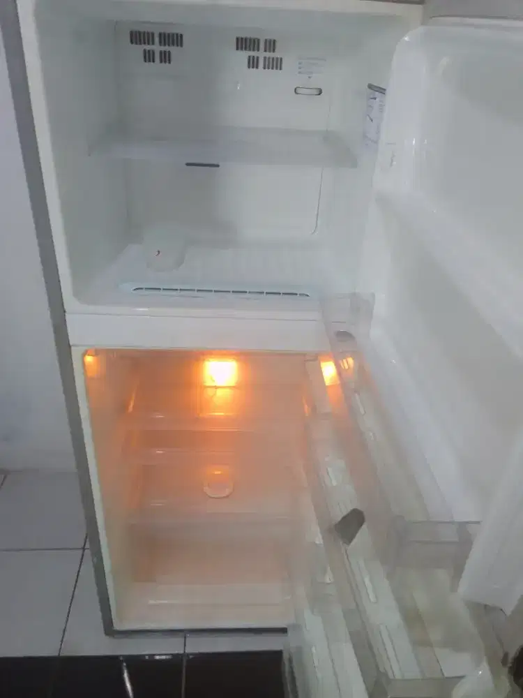 Kulkas merk LG no frost siap pakai orsinil