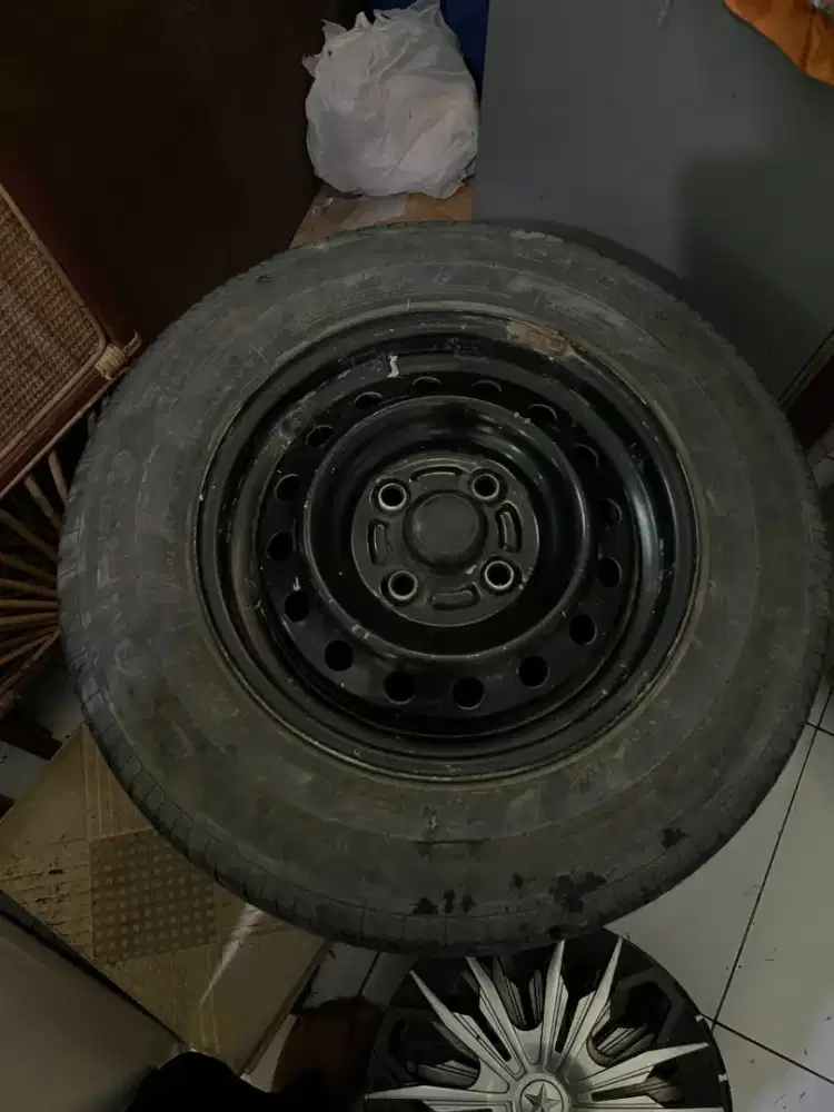 Dijual 4 Ban dan 5 velg ori sigra Ring 13 + 4 Dop velg