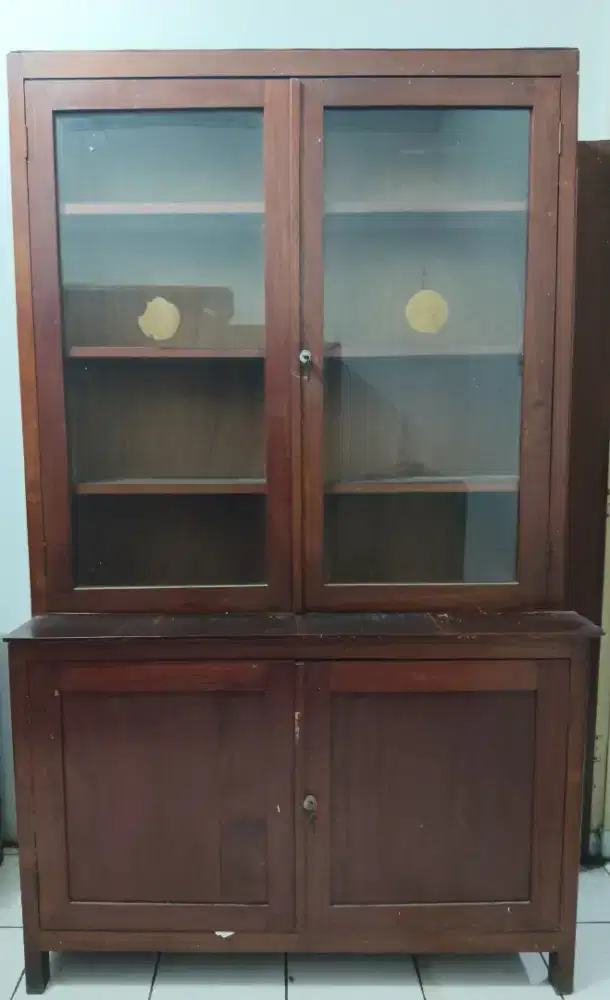 Lemari Pajangan Jati Solid 2 Pintu Kaca
