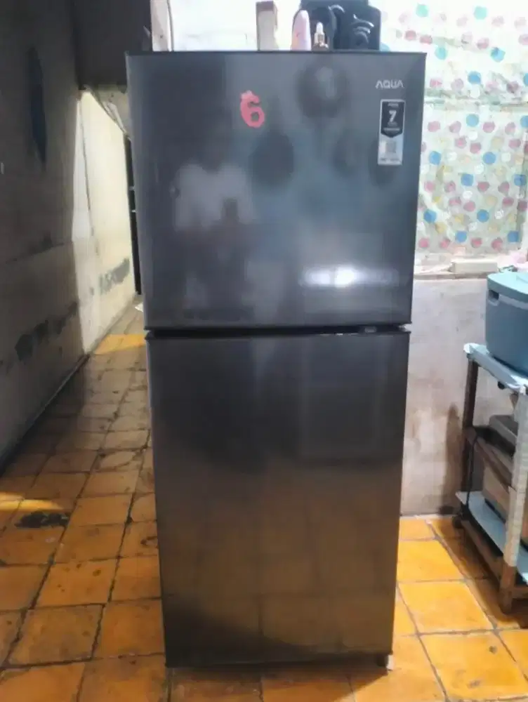 Di jula kulkas secend merk aqua 2 pintu pemakaian 2 tahun