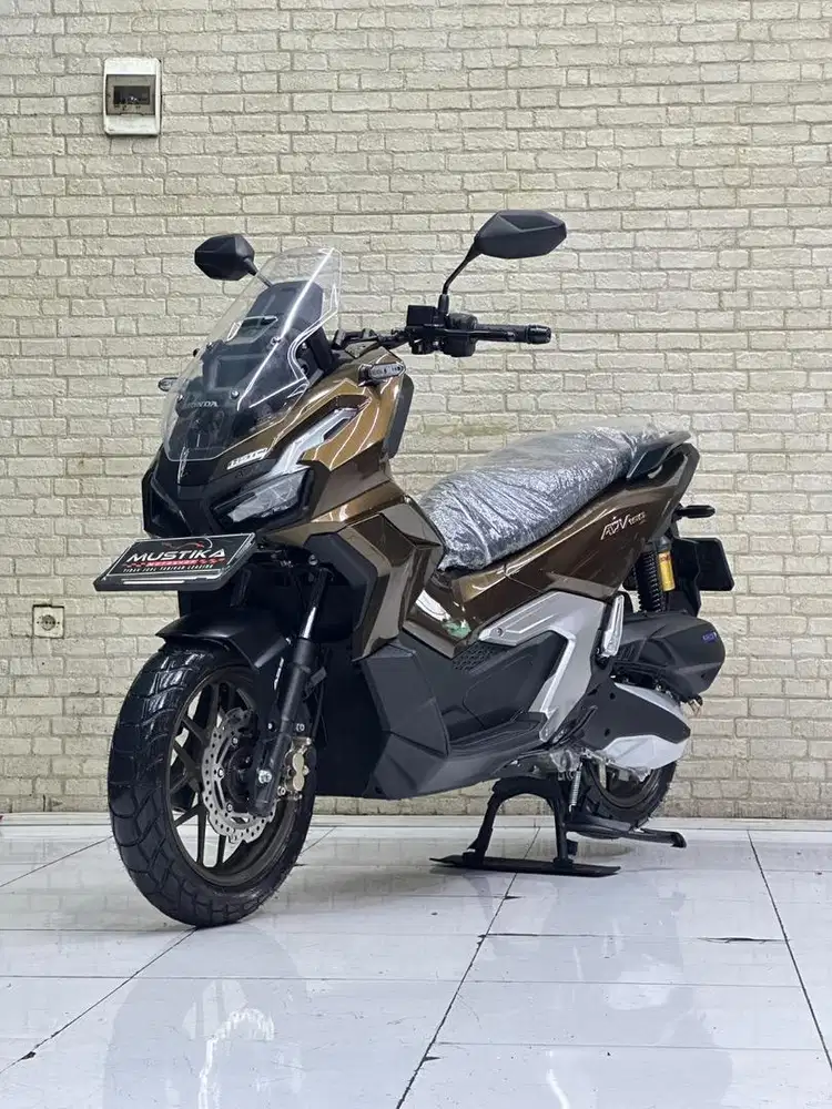 Honda ADV 160 RoadSync Tahun 2025 warna terbaru - Zaki Mustika