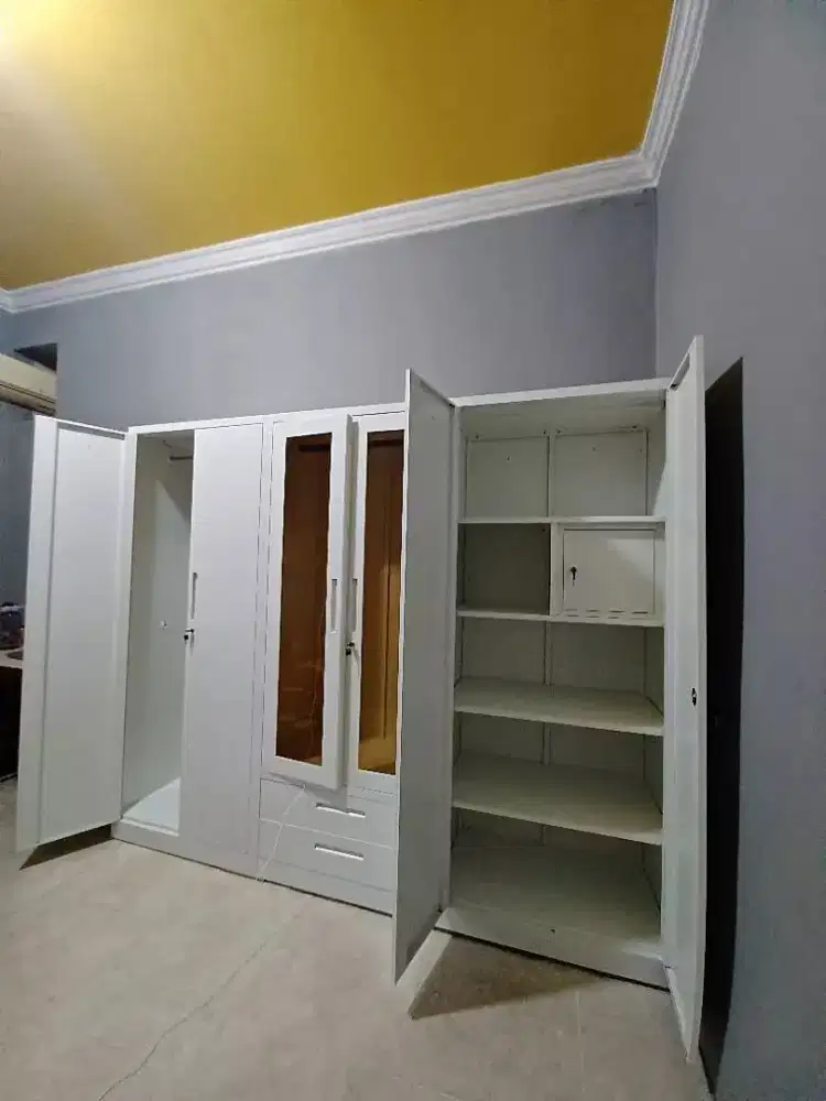 Lemari pakaian 6 pintu