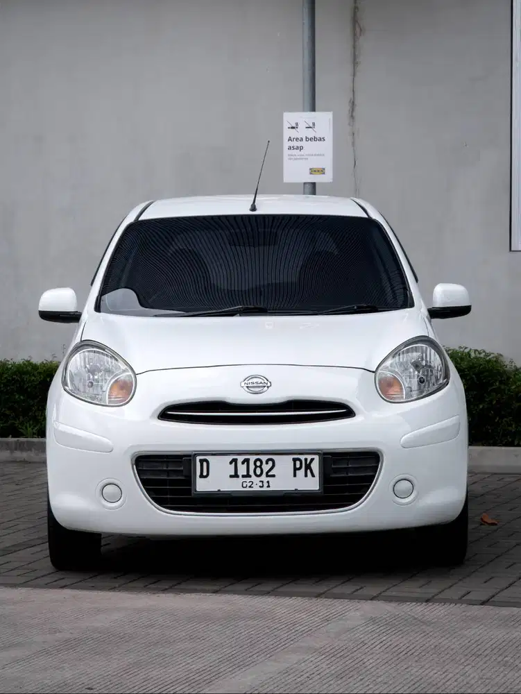 Nissan march xs matic 2011 putih