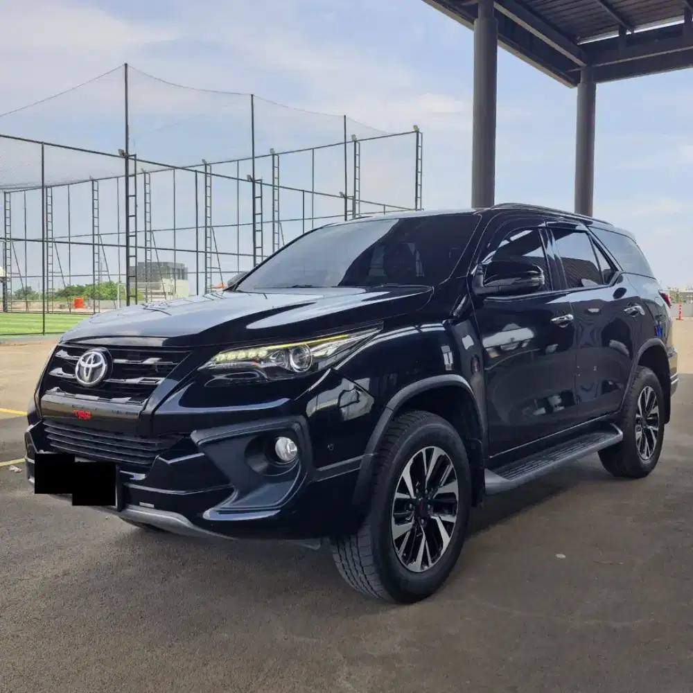 Toyota Fortuner VRZ 4X2 NIK 2018 Black KM 68rb Good Condition.