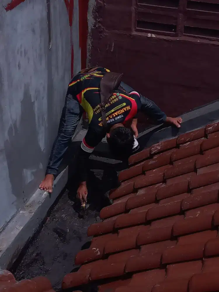 Tukang perbaikan atap bocor,dag,talang,kanopi,renopasi dll