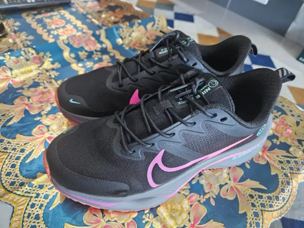 NIKE ZOOM UK 39 BAGUS TERAWAT