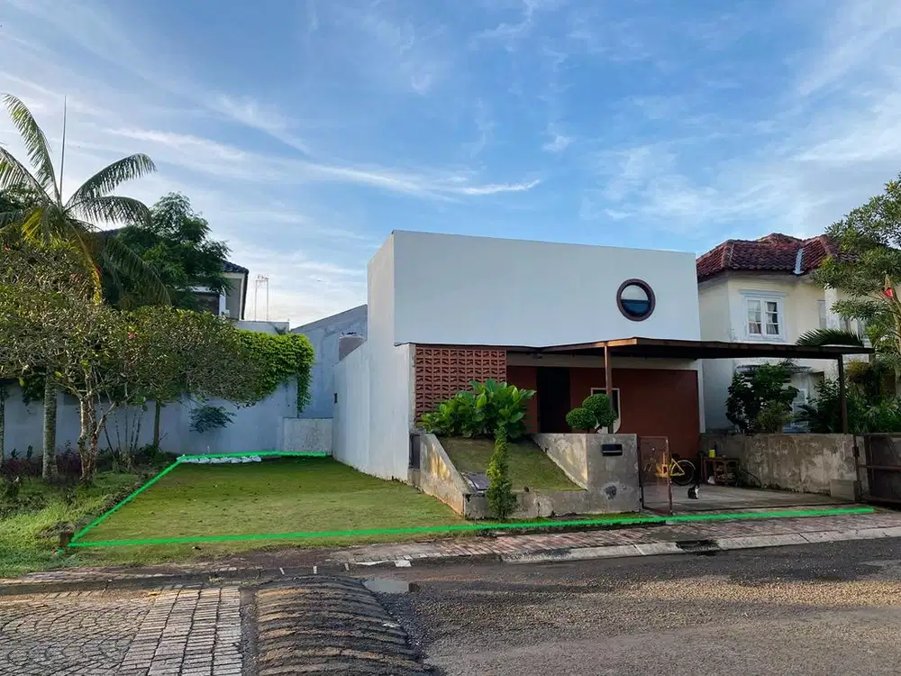 Rumah Hoek Cakep dengan Tanah Luas - SHM