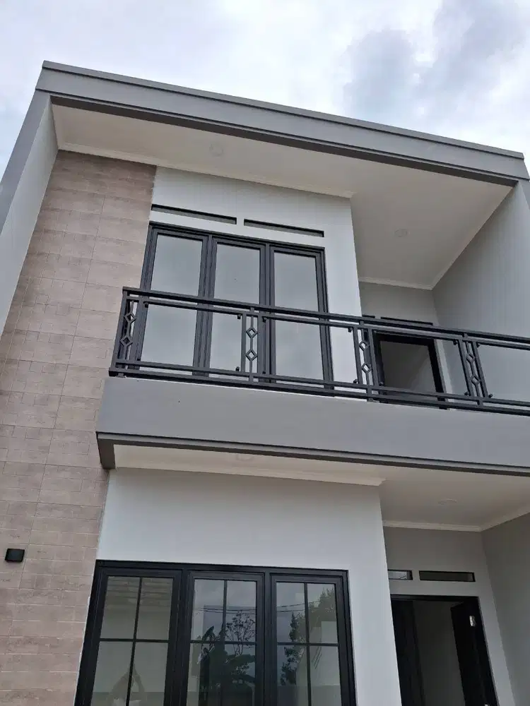 Dijual Rumah Mewah 2Lt, Lokasi Strategis & Kondisi Baru - Kota Bandung