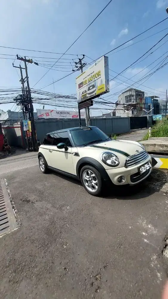 MINI COOPER 1.6 AT 2013 Broken White KM 40Ribuan plt D