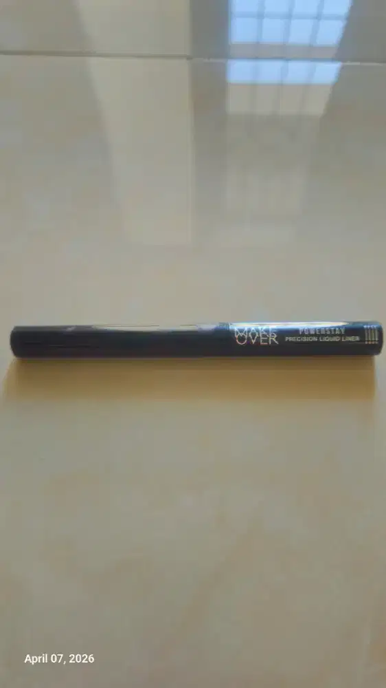 Makeover liquid eyeliner/makeover powerstay precision liquid liner