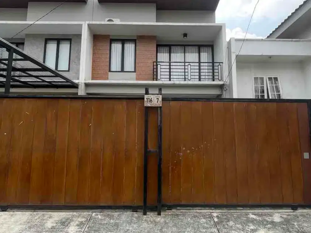 Dijual Rumah Rapi Furnished Siap Huni di Meruya Utara