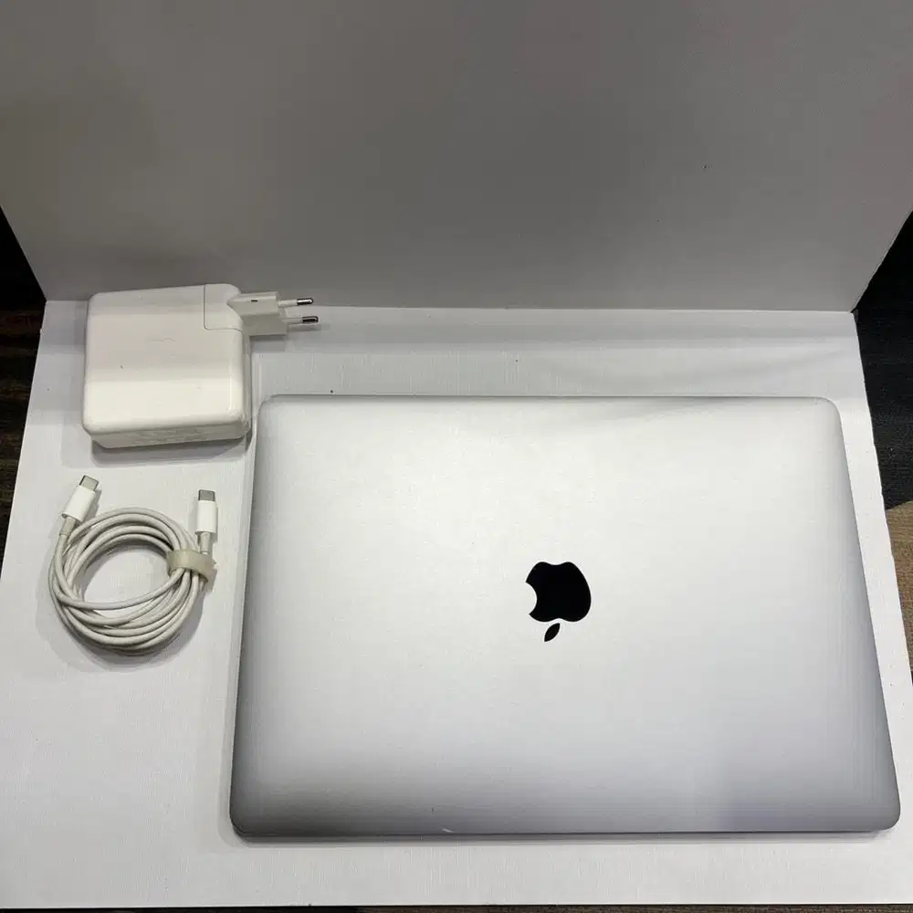 macbook pro 2016 core i5 ssd 256gb unit charger fungsional normal