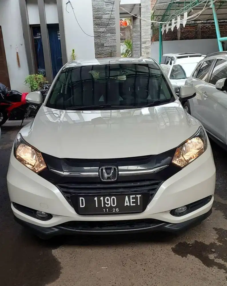 Honda Hrv E CVT AT 2016 Km 60 Ribuan one hands Putih