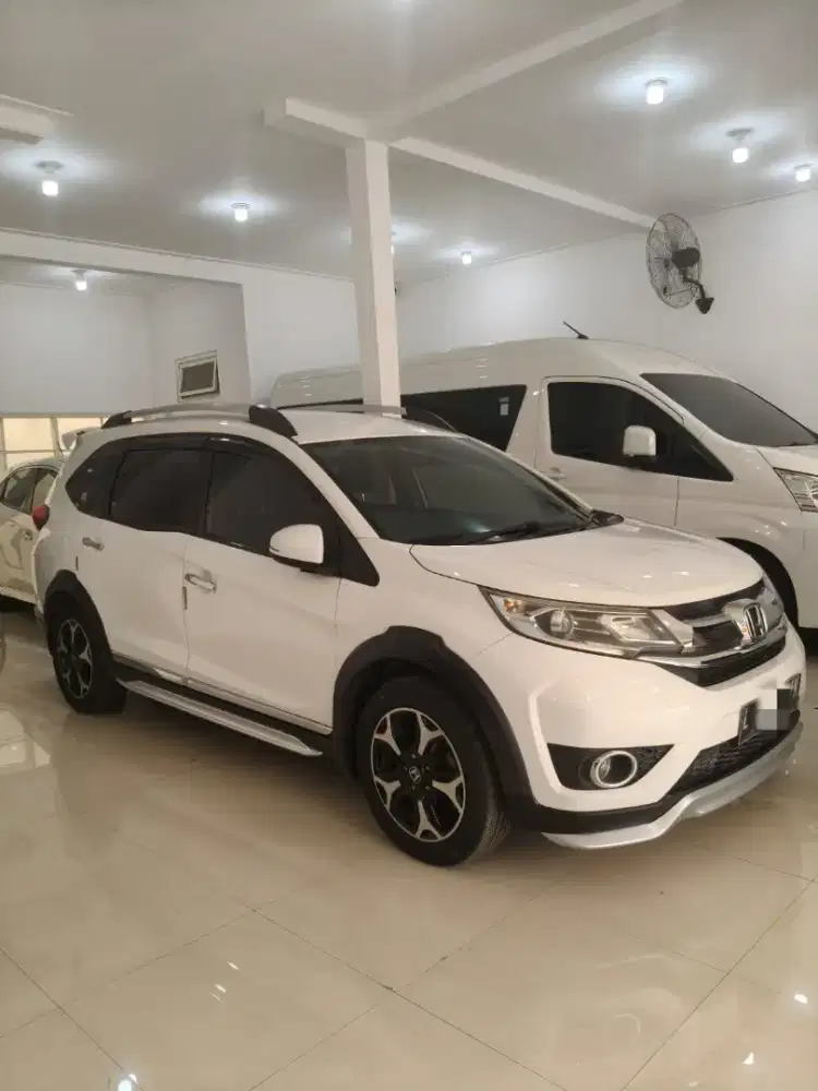 Honda BR-V Prestige 2017 Matic Putih Favorit