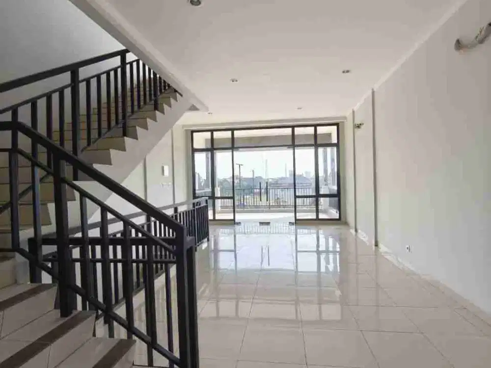 Disewakan Ruko 3 lt di Summarecon Crown Gading,Bekasi Utara.