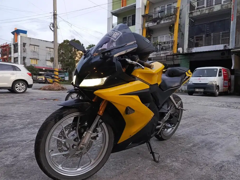 R15V3 150cc kuning
