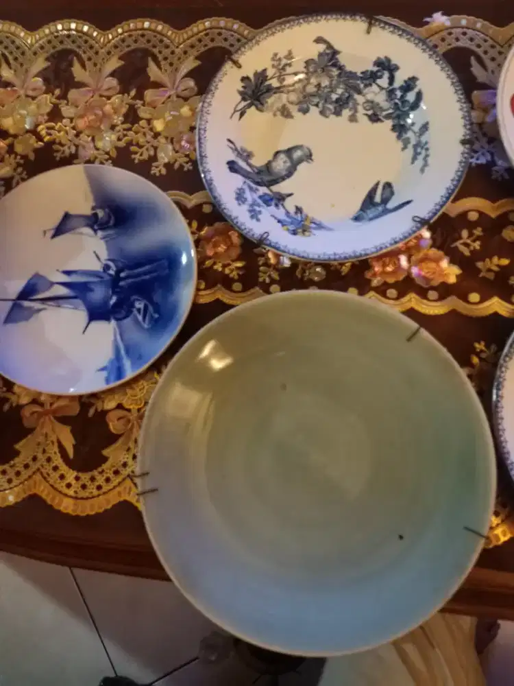 Piring antik pajang dinding