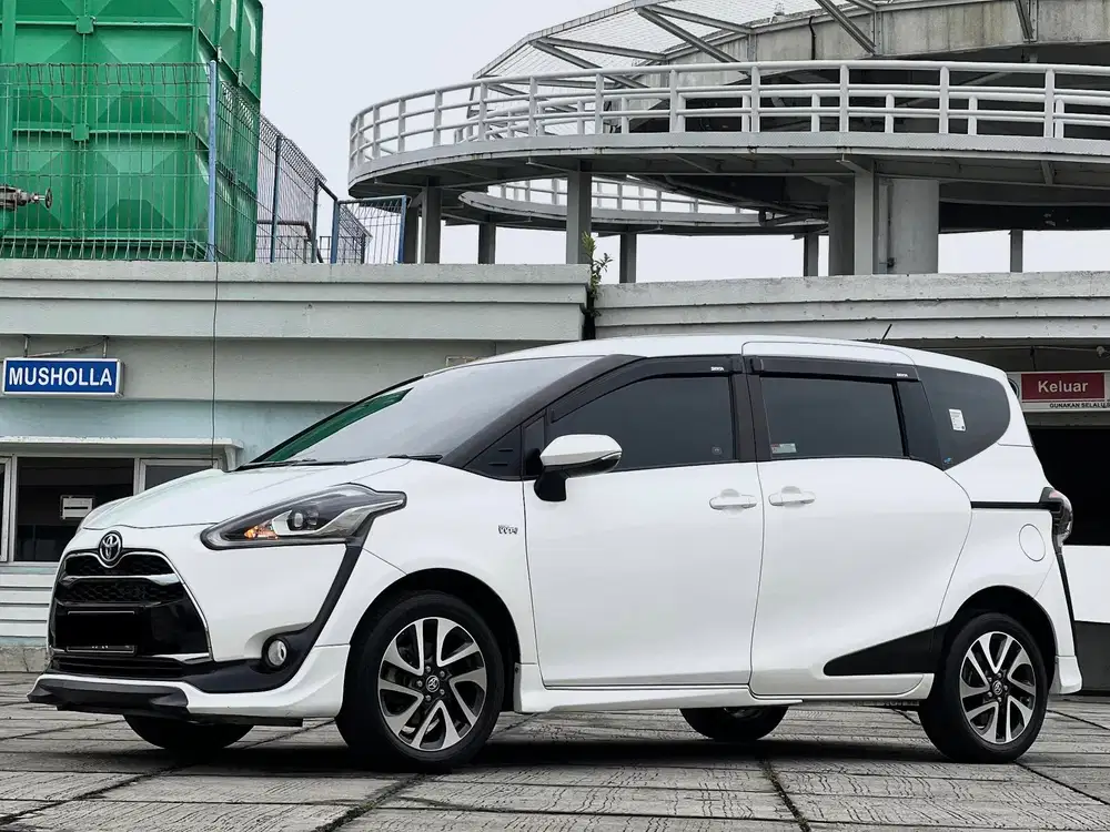 Toyota Sienta 1.5 Q CVT, Kondisi Like New , Sangat Low KM 56rban