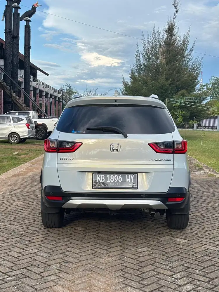 Honda BRV putih 2022