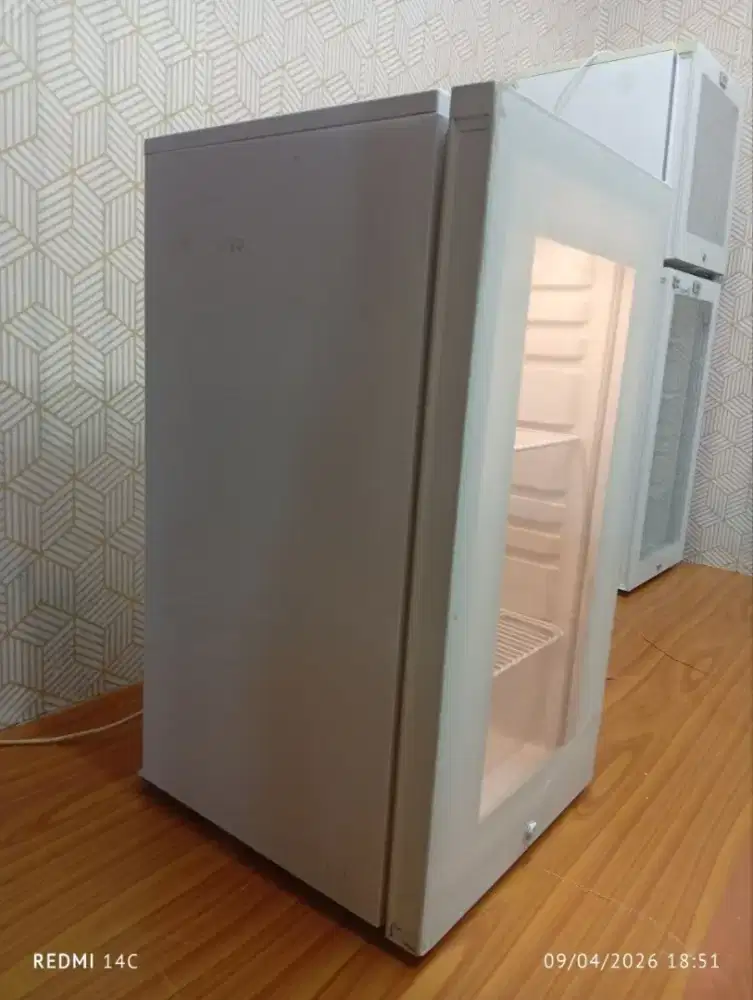 Gea portable showcase