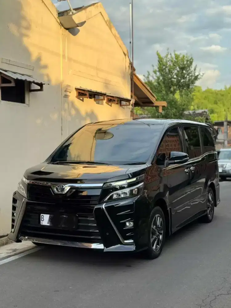 Toyota Voxy 2017 Automatic