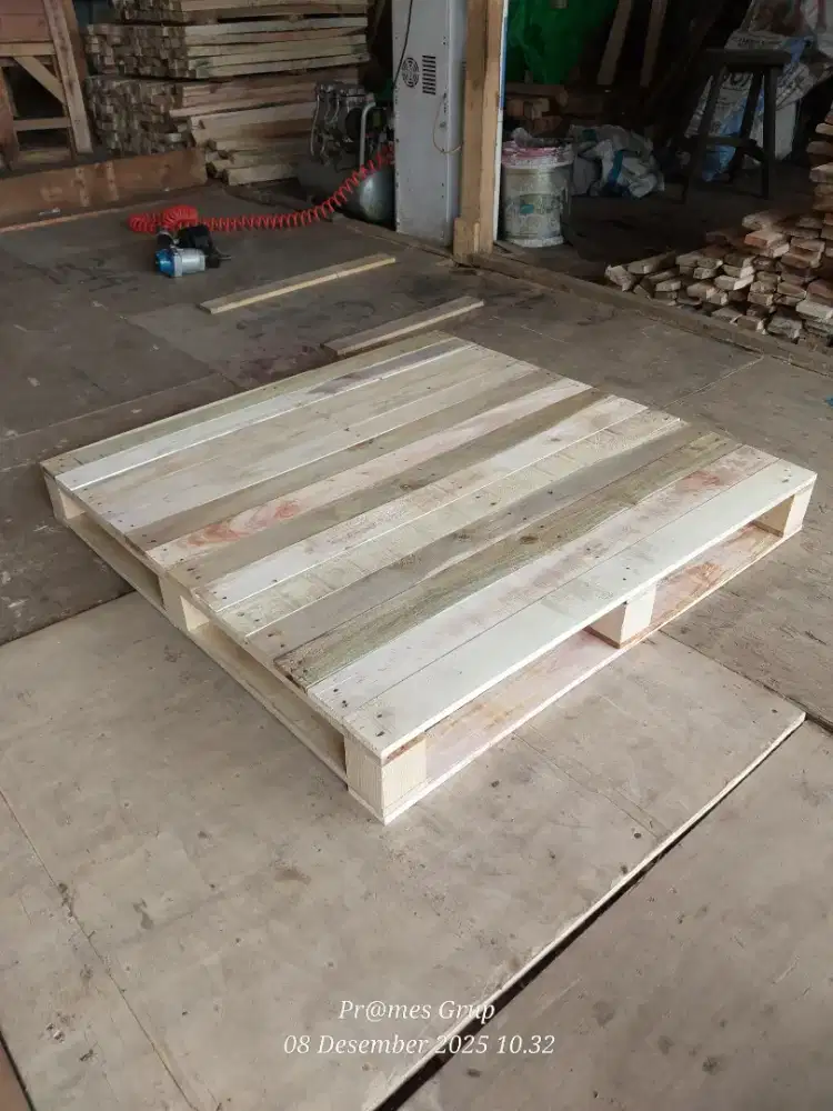 Palet kayu costum baru