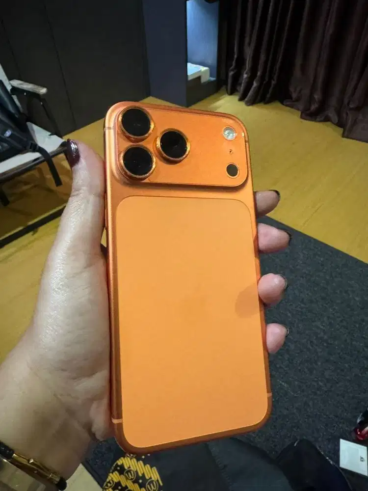 Di jual Hp 17 pro max 256gb garansi resmi ibox cek foto