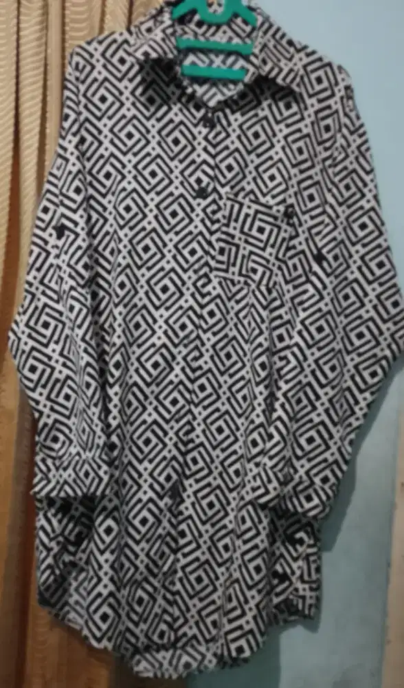 kemeja tunic size XL warna cream muda salur hitam