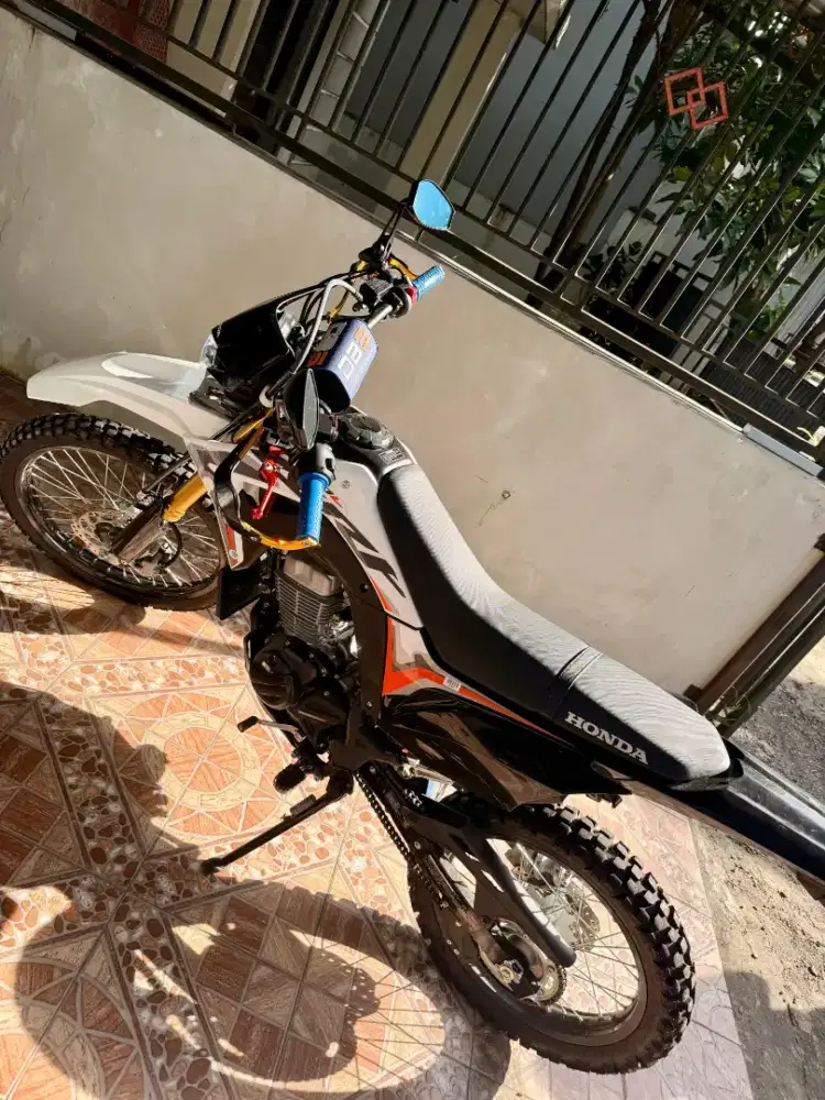 Honda CRF 150 L (Extreme White 2025)